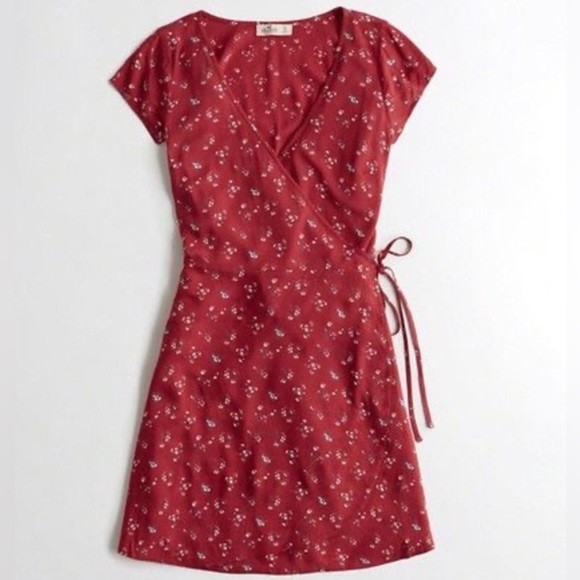 Hollister Red ditsy floral wrap dress - Picture 5 of 5